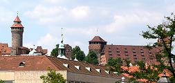 Hradní věž Sinwellturm, pětiboká věž a císařské stáje (Kaiserstallung)